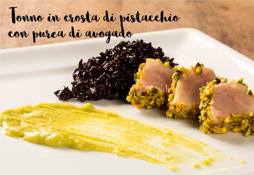 Tonno in crosta di pistacchio e purea di avogado