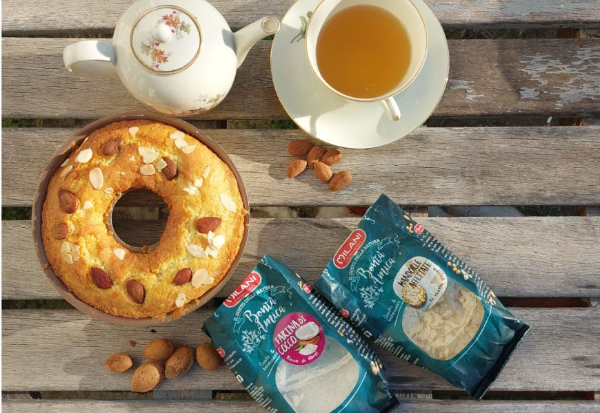 Ciambella al cocco e mandorle