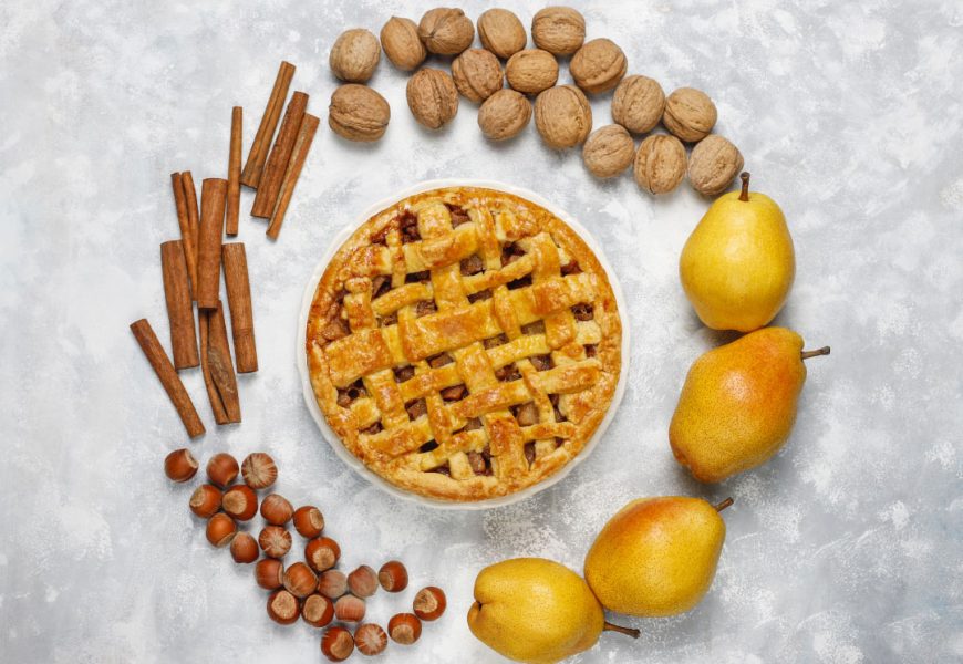 Crostata noci, nocciole, pere, e cannella