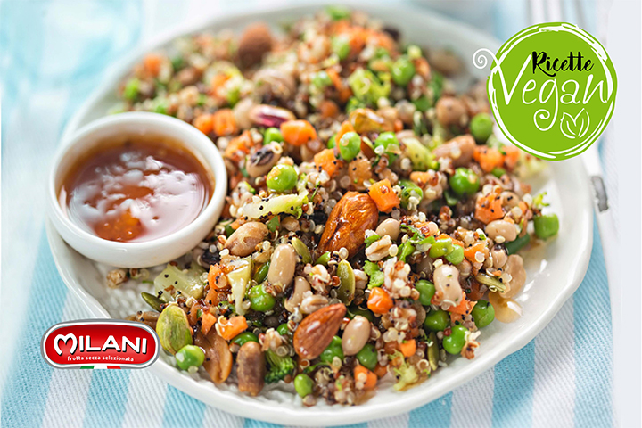 Insalata di quinoa, farro e frutta secca